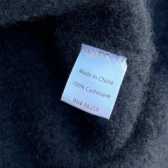 Subtle Luxury 100% Cashmere Black Sleeveless Top Size Small/Medium - Picture 7 of 9